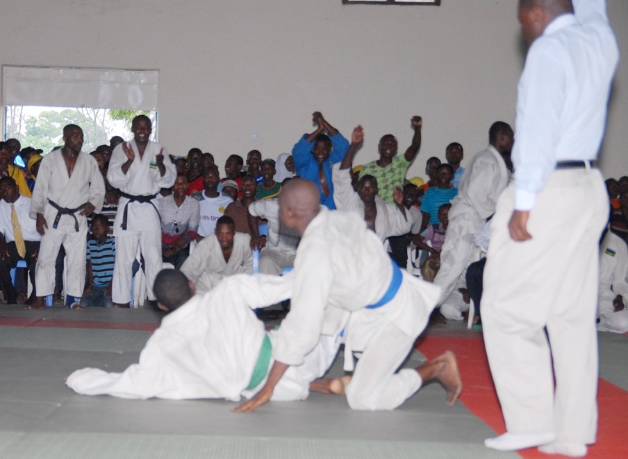 PICTURES OF ZANZIBAR BUDOKAN - TOYOTA JUDO CUP 2013～ザンジバル武道館トヨタ柔道カップ写真1_a0088841_22445224.jpg