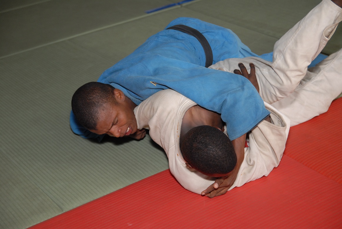 PICTURES OF ZANZIBAR BUDOKAN - TOYOTA JUDO CUP 2013～ザンジバル武道館トヨタ柔道カップ写真1_a0088841_2244528.jpg