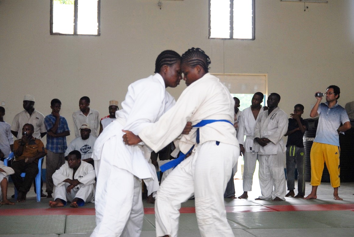 PICTURES OF ZANZIBAR BUDOKAN - TOYOTA JUDO CUP 2013～ザンジバル武道館トヨタ柔道カップ写真1_a0088841_22482691.jpg