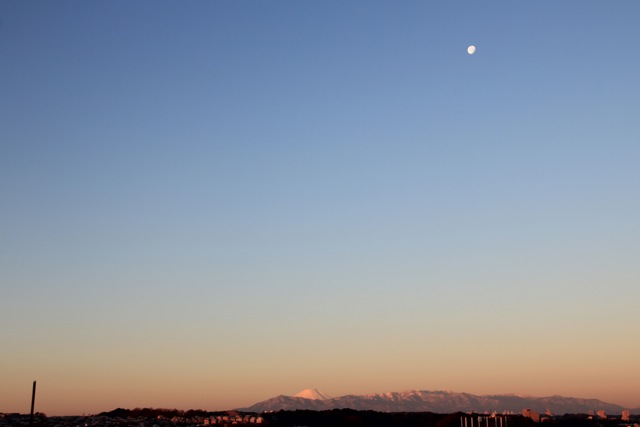 朝の月と夕方の雲 Mariuroko