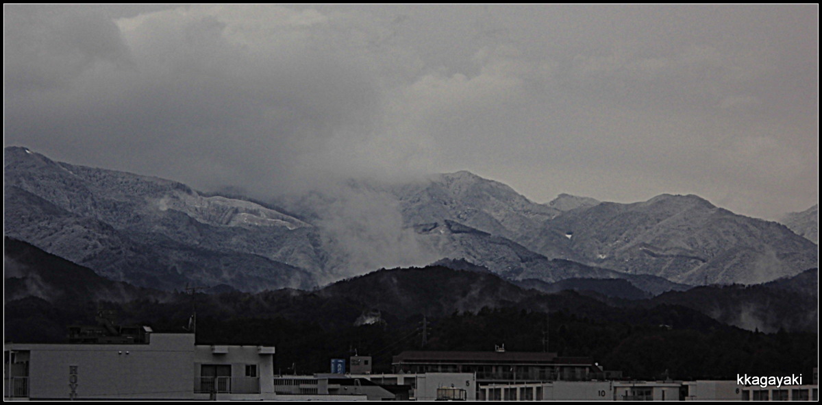 山並み雪景色＆myお気に入りクリスマスソング_e0206242_7365072.jpg
