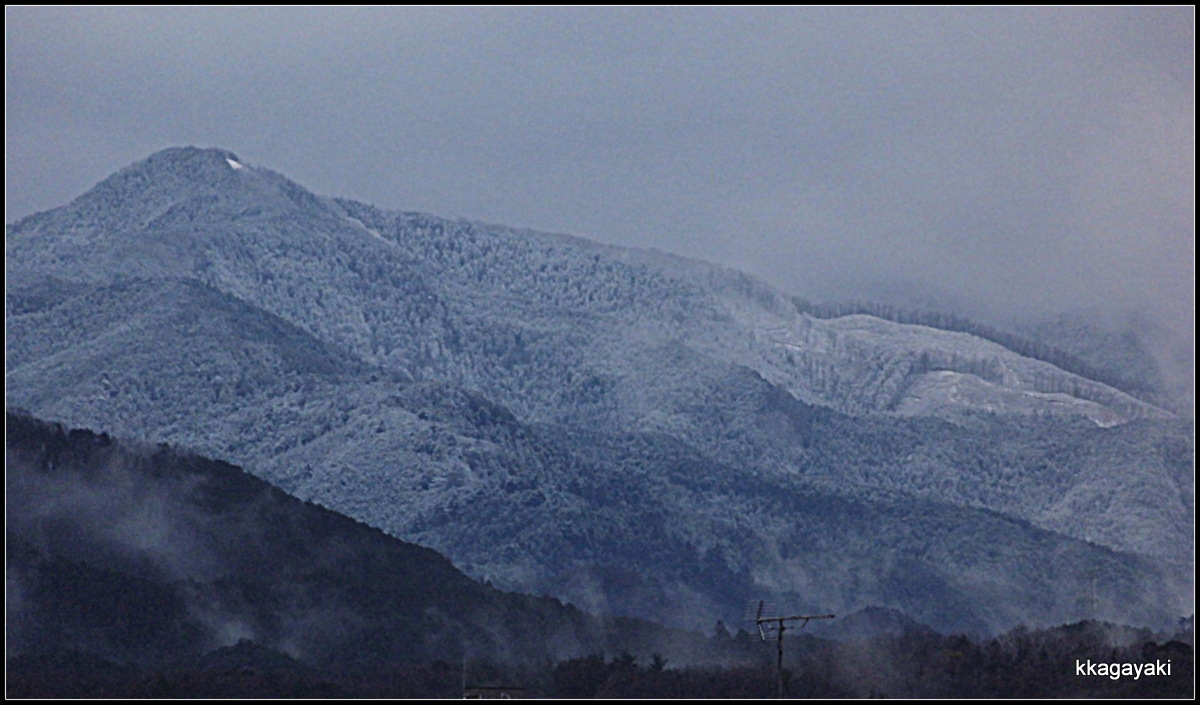 山並み雪景色＆myお気に入りクリスマスソング_e0206242_7373050.jpg