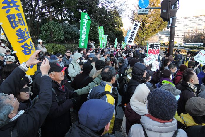 国会前で原発再稼働反対行動_c0252688_23424925.jpg