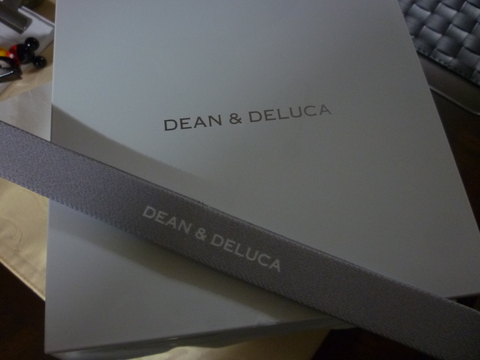 DEAN＆DELUCAの三段重箱・・・素敵❤_d0176374_048372.jpg