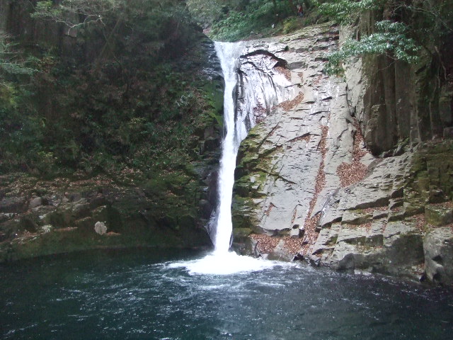 f0076001_2335228.jpg