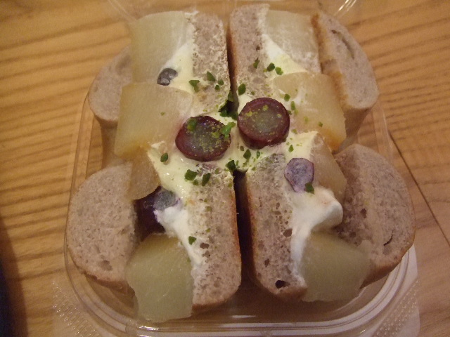 B&B 洋梨とぶどうのカラメルバニラクリーム_f0076001_23214836.jpg