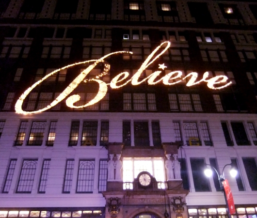 NYの「クリスマスの聖地」、老舗デパートのメイシーズ（Macy\'s）_b0007805_4573418.jpg