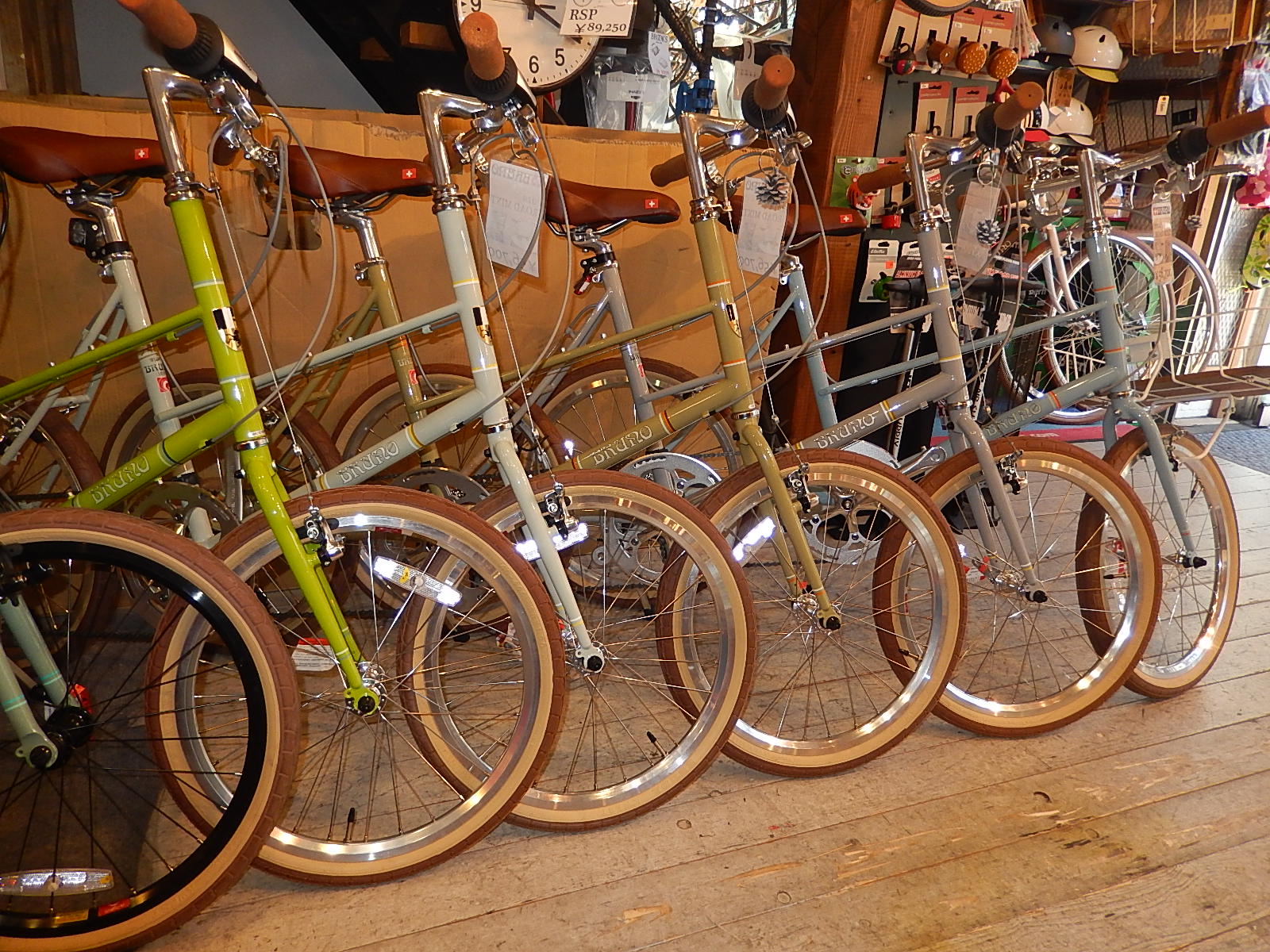 12月25日 渋谷 原宿 の自転車屋 FLAME bike前です_e0188759_12361752.jpg