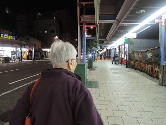 12月12日(木)３時間の不毛の徘徊の果てに、ママが奢ってくれて、幽霊と百人一首をする。_e0200261_155410.jpg