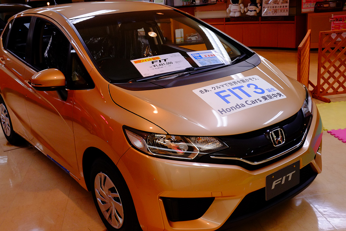 新型フィットハイブリッドsパケ珍銀のリコールに行った ライトベージュメタリック サンセットオレンジ 台湾破れかぶれ日記