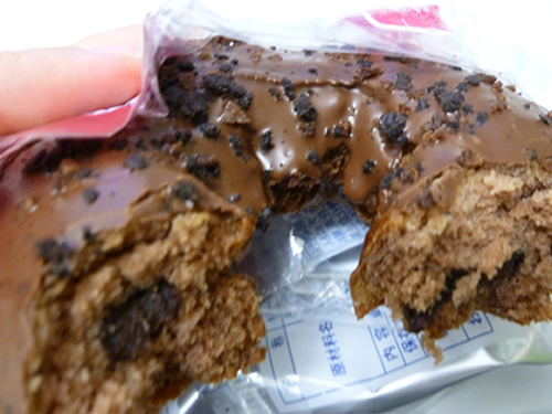 【菓子パン】DONUTS STATION ダブルチョコケーキドーナツ＠ヤマザキ_c0152767_22322087.jpg