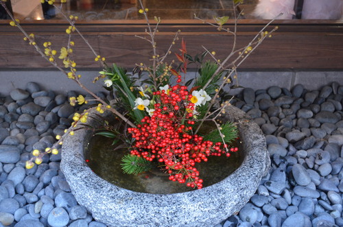 2013年度最後の華道教室! お正月用の生花と自由花_d0230676_17233847.jpg