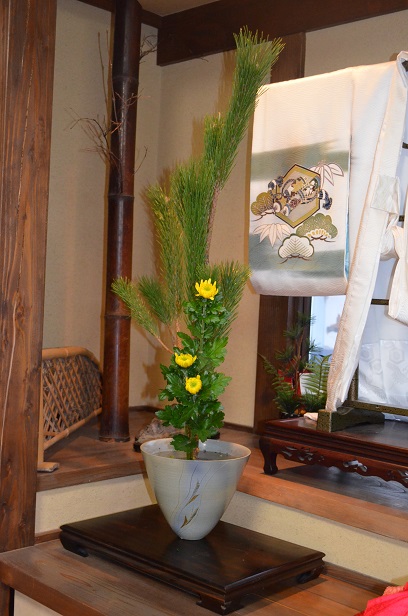 2013年度最後の華道教室! お正月用の生花と自由花_d0230676_17421241.jpg