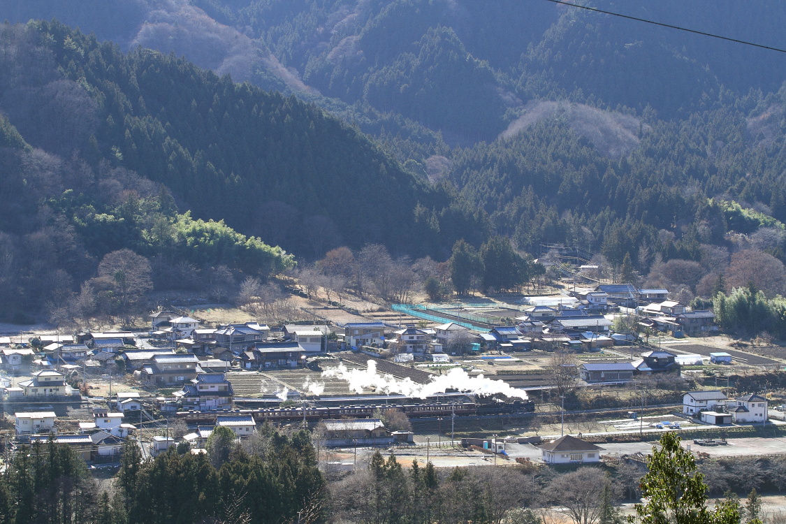 白久の里に白煙が光る - 2013年冬・秩父 - _b0190710_2241024.jpg