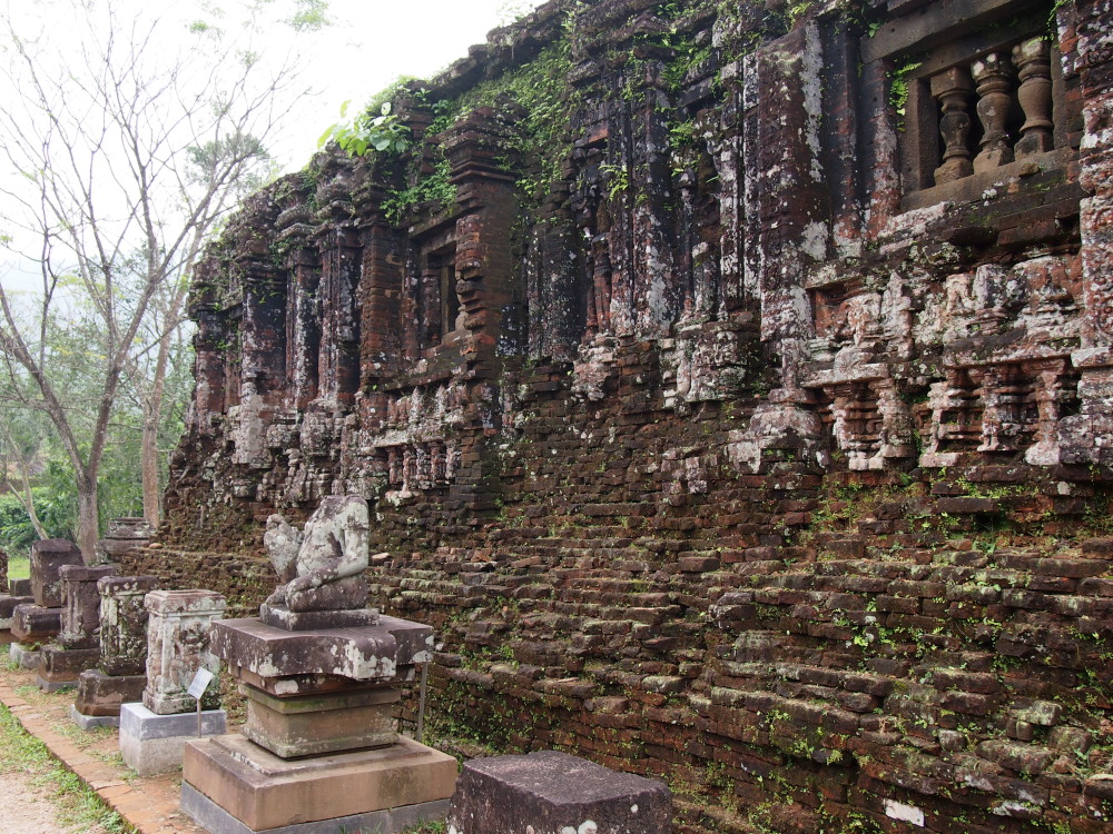 2013ベトナム縦断の旅vol.11～世界遺産のミーソン遺跡とホイアンの名物～_f0276498_17365757.jpg