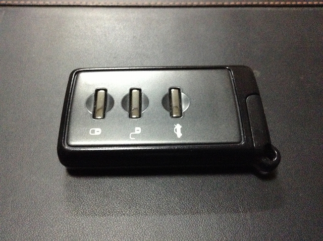 レガシィのスマートキー電池交換 らいす君御一行様