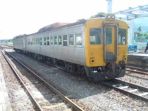 （番外）台湾鉄道旅行　その１・・・旧型気動車DR2700（昭和41年東急車両製）_f0154935_527134.jpg