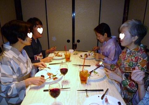 ランチ会・交換プレゼント・皆さまのコート姿。_f0181251_1841127.jpg