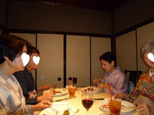 ランチ会・交換プレゼント・皆さまのコート姿。_f0181251_18415484.jpg
