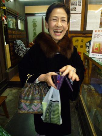 ランチ会・交換プレゼント・皆さまのコート姿。_f0181251_1953776.jpg