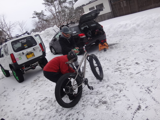 ファトバイクで雪遊び_c0132901_20502484.jpg