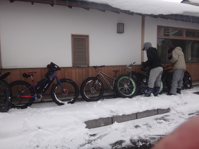 ファトバイクで雪遊び_c0132901_20513066.jpg