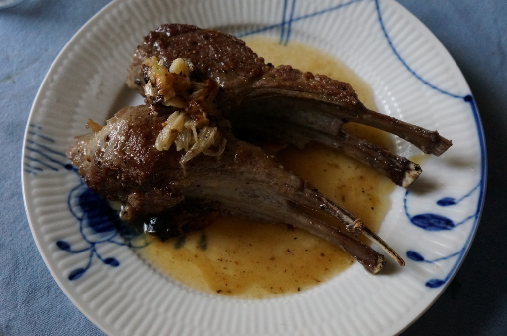 生牡蠣と日本酒、そして骨付きミルクラム_c0180686_18595983.jpg
