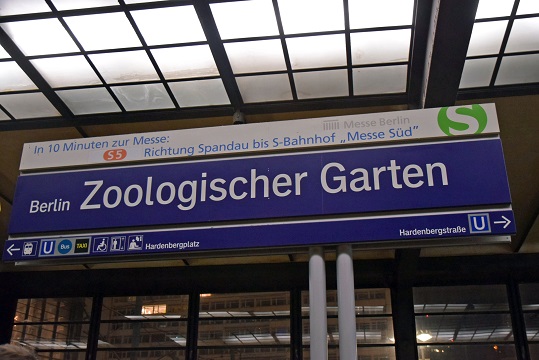 ベルリン、フリードリヒ通り駅の北側を歩く (後)_a0151913_2542793.jpg