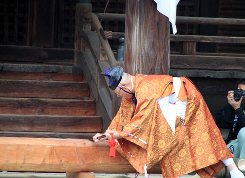 太秦広隆寺　釿（チョウナ）始め式_e0048413_21222078.jpg