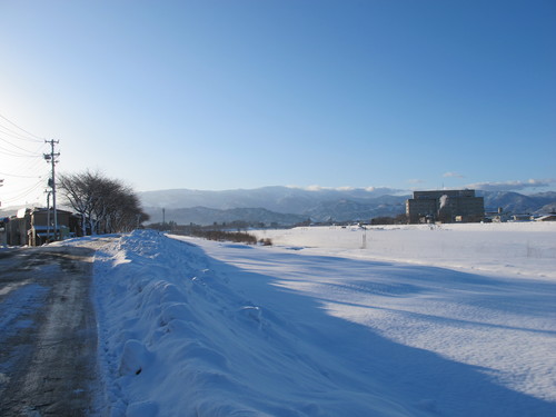 ブラックアイスバーンは 　どうにも止まらない！ 今朝・平成２６年２月１９日の最低気温は－４．２℃！_c0075701_10264153.jpg
