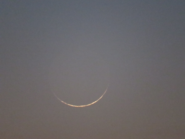 極細の月と金星のランデブー_f0033598_21323216.jpg