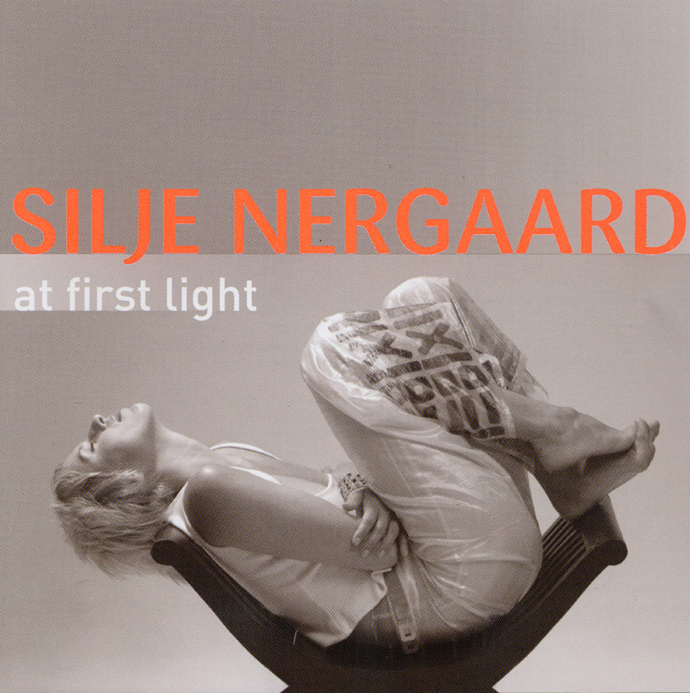 セリア・ネルゴール（Silje Nergaard）「At First Light」（2001）_e0042361_22243018.jpg
