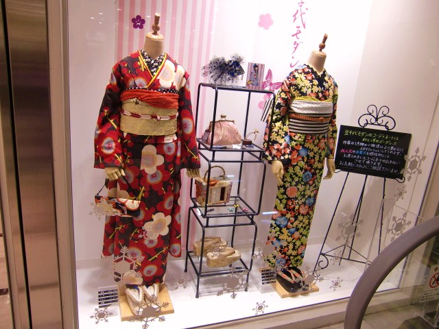 アネックス6Fエスカレーター前のディスプレイが豆千代モダンに!_e0167832_17514575.jpg