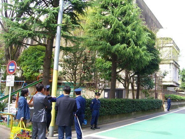 朝鮮学校前で総連行事に抗議！、警視庁の妨害はねのけ。_c0325274_17101240.jpg