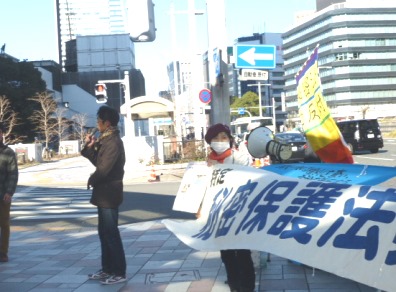 14/1/5 JR名古屋駅前で「『秘密法』廃止!」 新年最初の街頭宣伝しました_c0241022_12435899.jpg