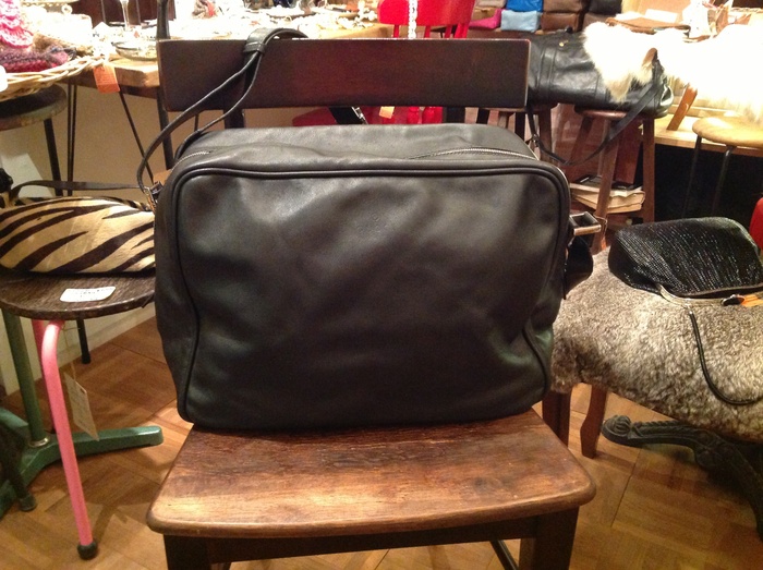 GUCCI本革ショルダーBAG入荷★原宿店★_a0096367_191904.jpg