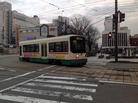 富山の駅前で鉄に萌える．．．_e0209441_8364119.jpg