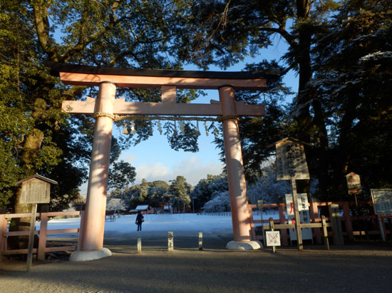 淡雪が　上賀茂神社_e0048413_182414.jpg