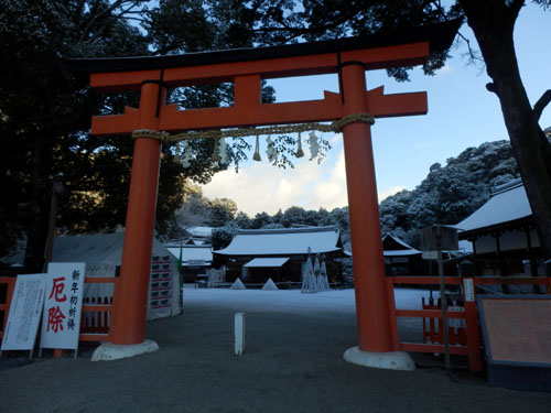 淡雪が 上賀茂神社_e0048413_1831386.jpg