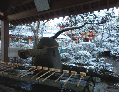 淡雪が 上賀茂神社_e0048413_1833551.jpg