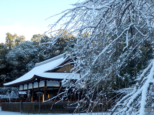 淡雪が　上賀茂神社_e0048413_183394.jpg