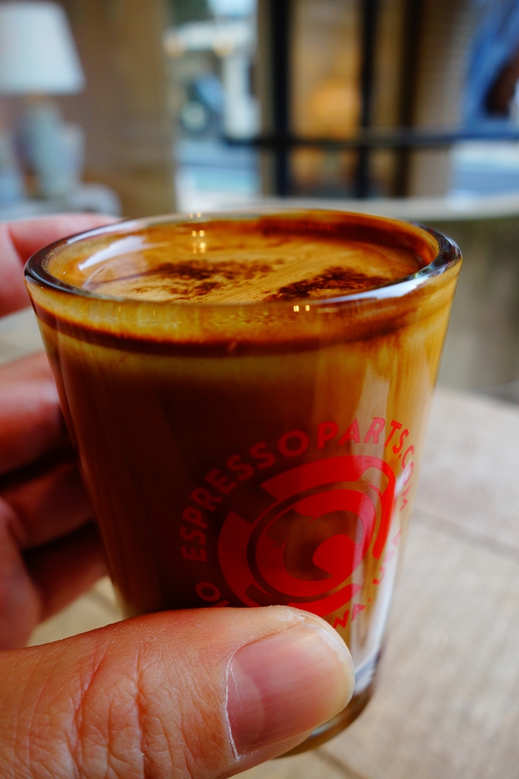 LATTEST Omotesando Espresso bar(ラテスト)表参道/カフェ~表参道をぶらぶら その2_a0287336_10102327.jpg