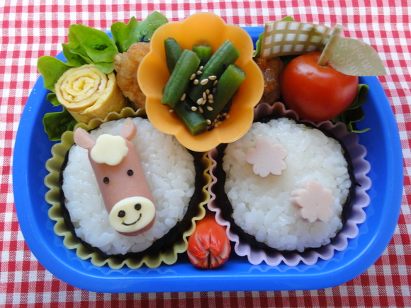 キャラ弁＊２０１４年スタート！！うま年お弁当☆_f0285497_1214591.jpg