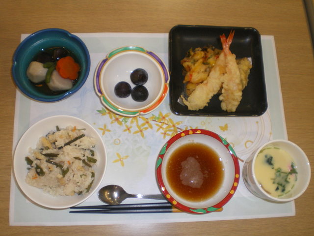 2013_10_7「デイサービスでグルメランチ」_d0299775_11281640.jpg