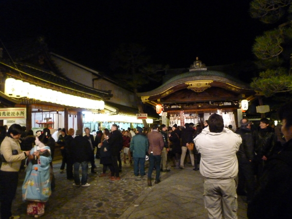 「商売繁盛で笹もってこい♪」　京都ゑびす神社_c0190486_10363648.jpg