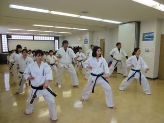 新琴似教室 日曜空手の稽古始め!_c0118332_14355981.jpg