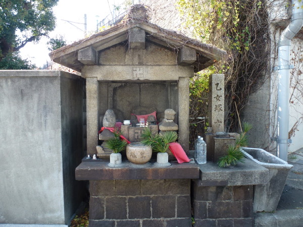 脇浜乙女塚の碑（脇浜天王塚古墳）　on　2014-1-11_b0118987_15233626.jpg