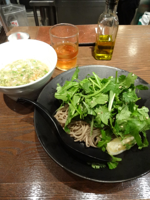 パクチー蕎麦。_e0149427_1722177.jpg