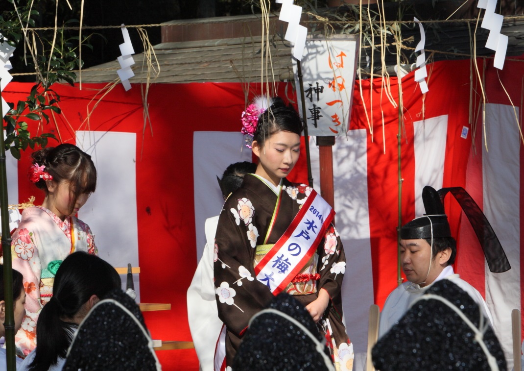 はねつき神事・破魔弓神事　＜１＞　水戸梅大使２０１４　初御披露目　２０１４・０１・１３_e0143883_17145361.jpg