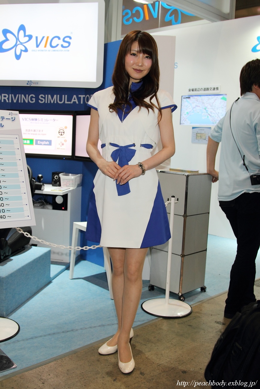 夏間さやか さん（一般財団法人道路交通情報通信システムセンター[VICS]ブース） Peach Body